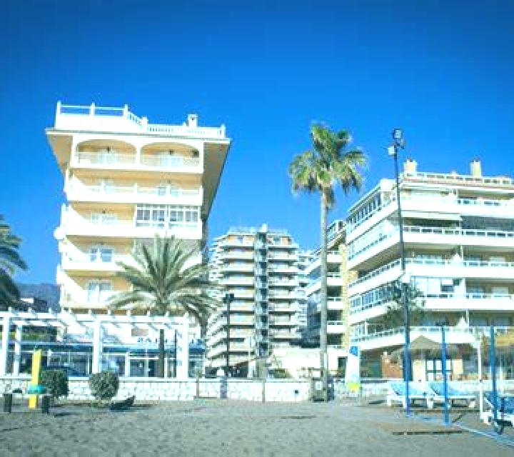 Regina Las Gaviotas escort