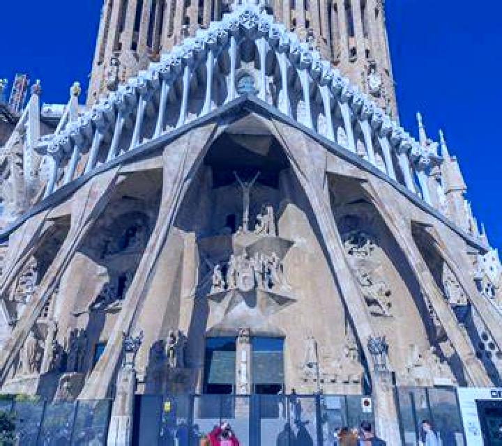 Trinidad 3 Sagrada Familia escort